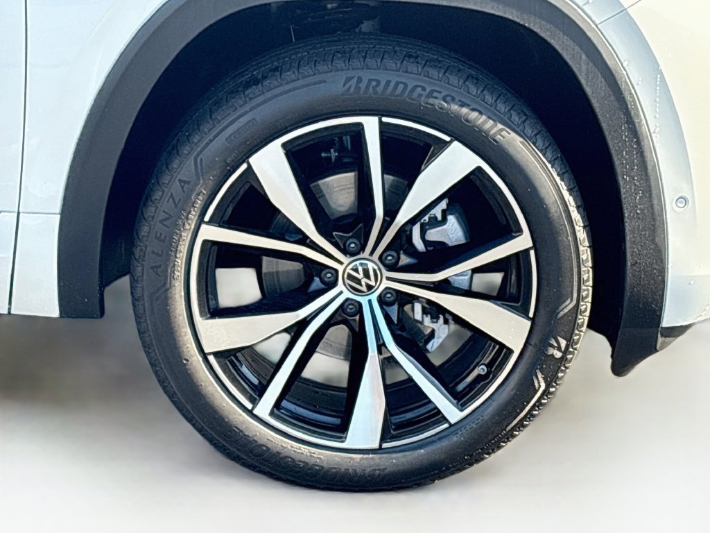 Used 2024 Volkswagen Atlas SEL Premium R-Line AWD/4WD image 33