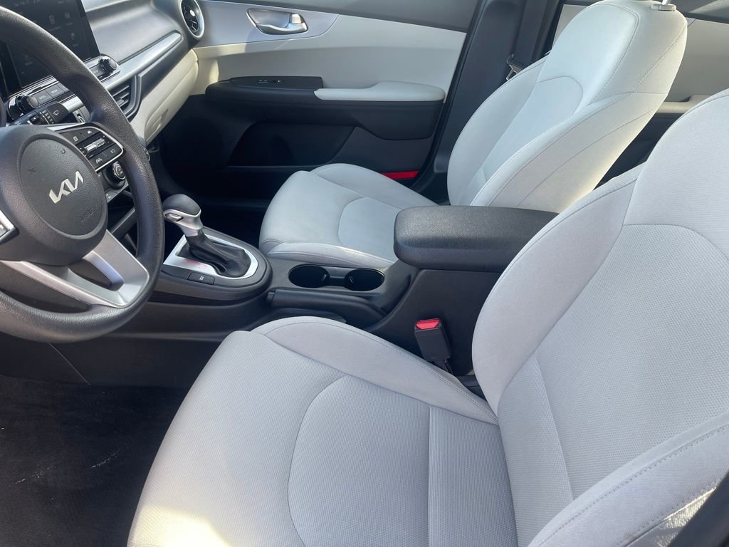 Used 2022 Kia Forte LXS image 9