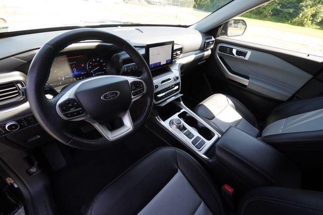Used 2023 Ford Explorer XLT w/ Equipment Group 202A RWD image 21