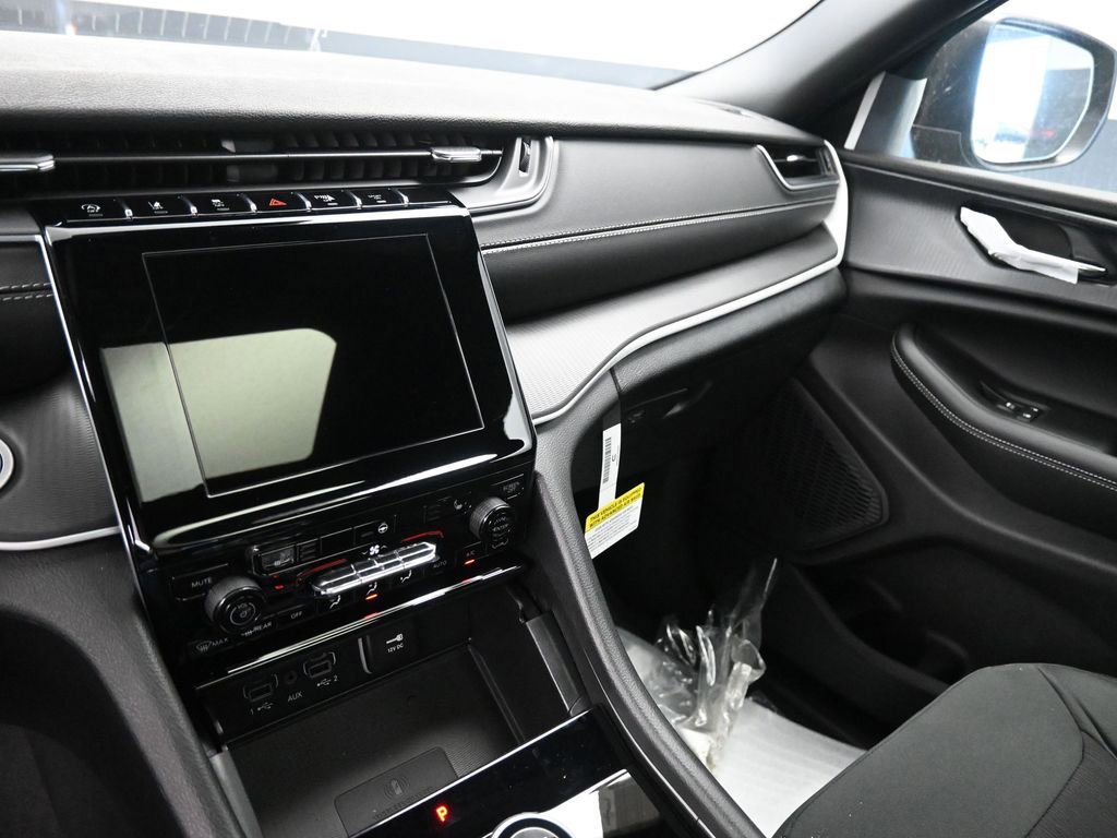 New 2025 Jeep Grand Cherokee Laredo X w/ Luxury Tech Group I image 17