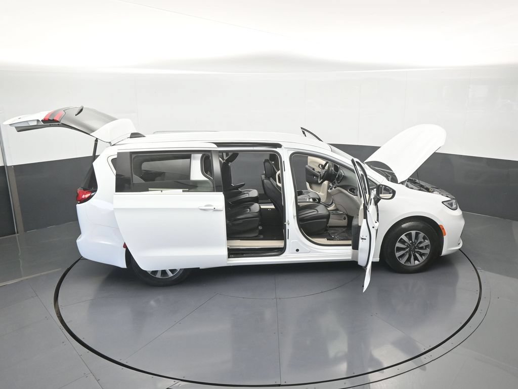 Used 2023 Chrysler Pacifica Touring-L FWD image 70