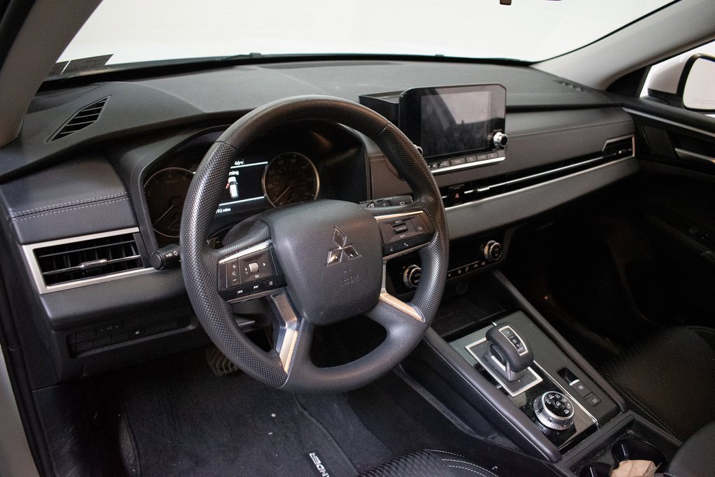 Used 2024 Mitsubishi Outlander ES image 21