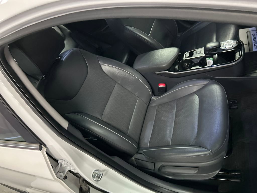 Used 2020 Hyundai Ioniq Limited image 24