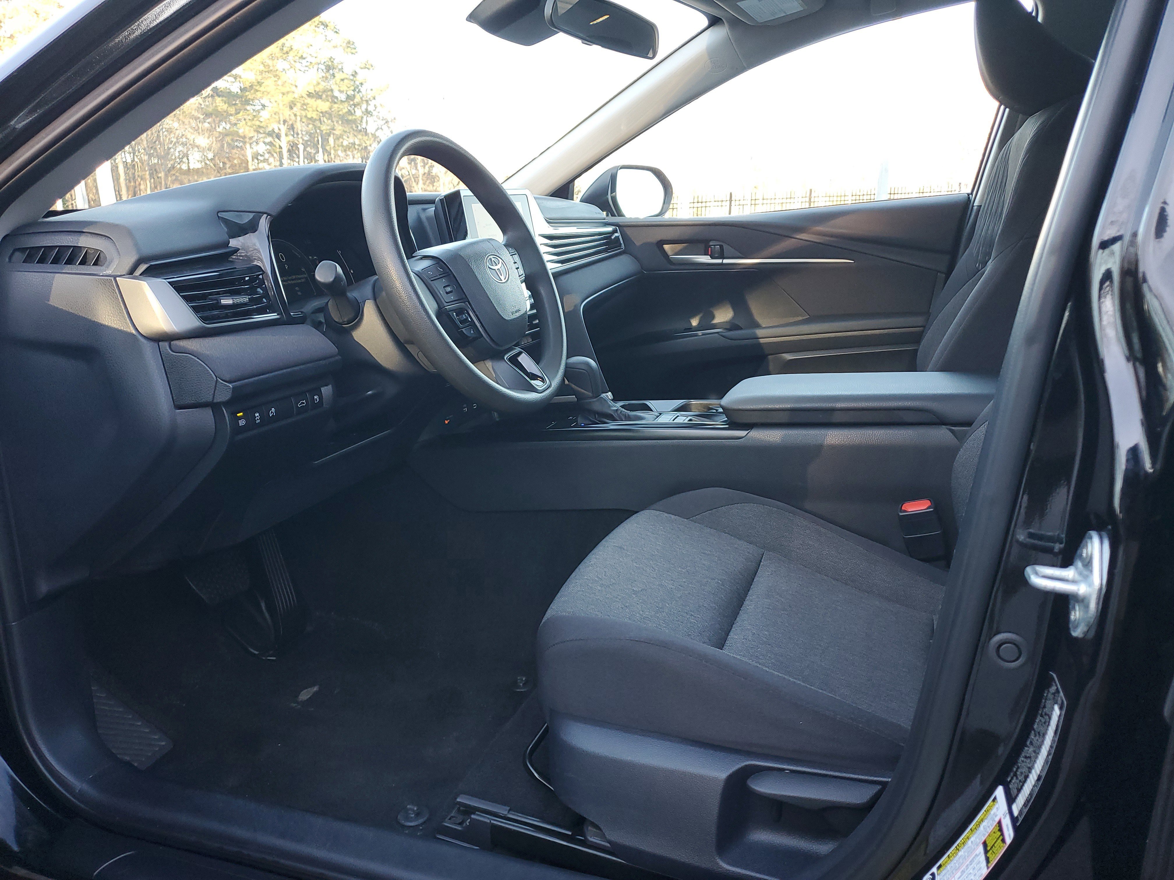 Certified 2025 Toyota Camry Hybrid image 16