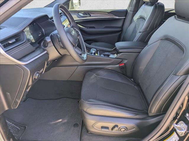 New 2026 Jeep Grand Cherokee Altitude image 4