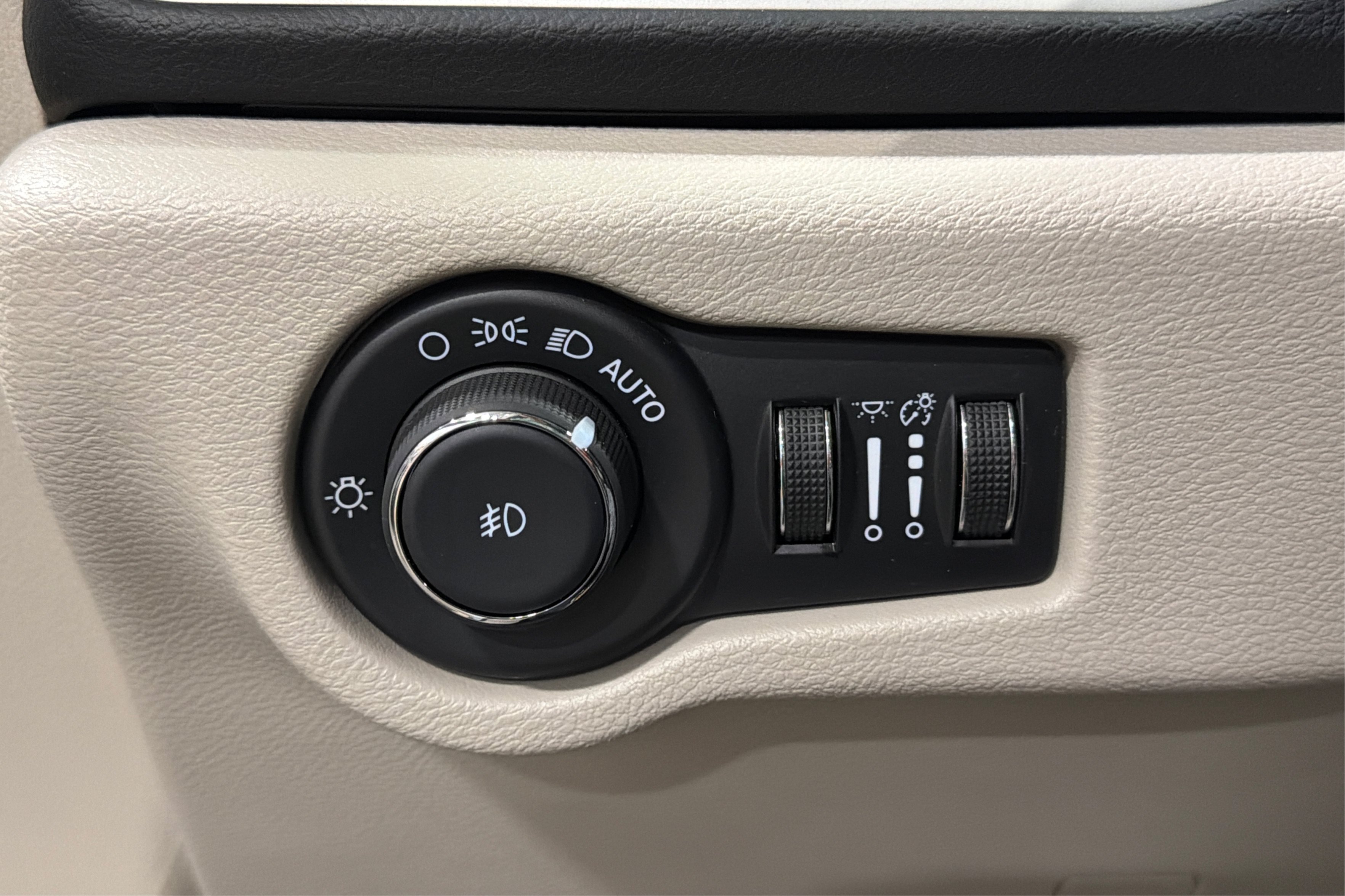 Used 2024 Chrysler Pacifica Touring-L FWD image 21