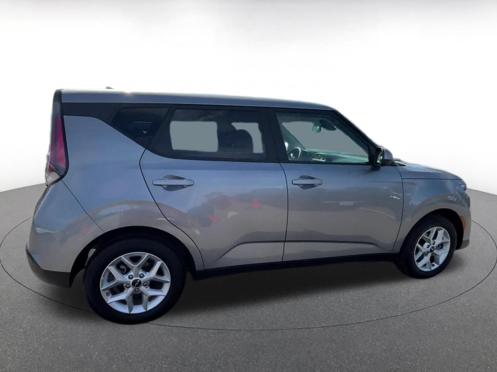 Used 2025 Kia Soul LX w/ LX Technology Package FWD image 16