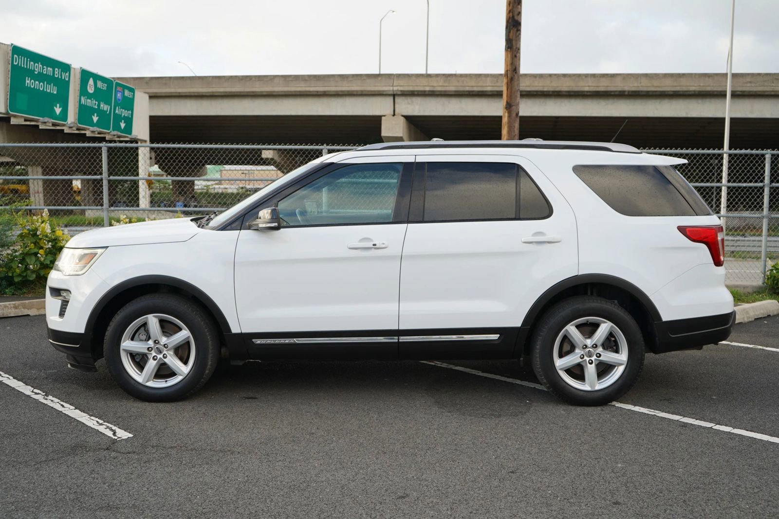 Used 2018 Ford Explorer XLT w/ Equipment Group 201A image 2