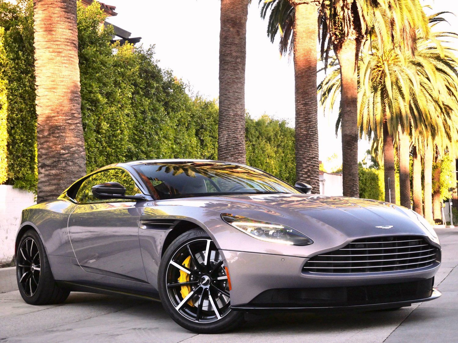 Used 2023 Aston Martin DB11 Coupe image 1