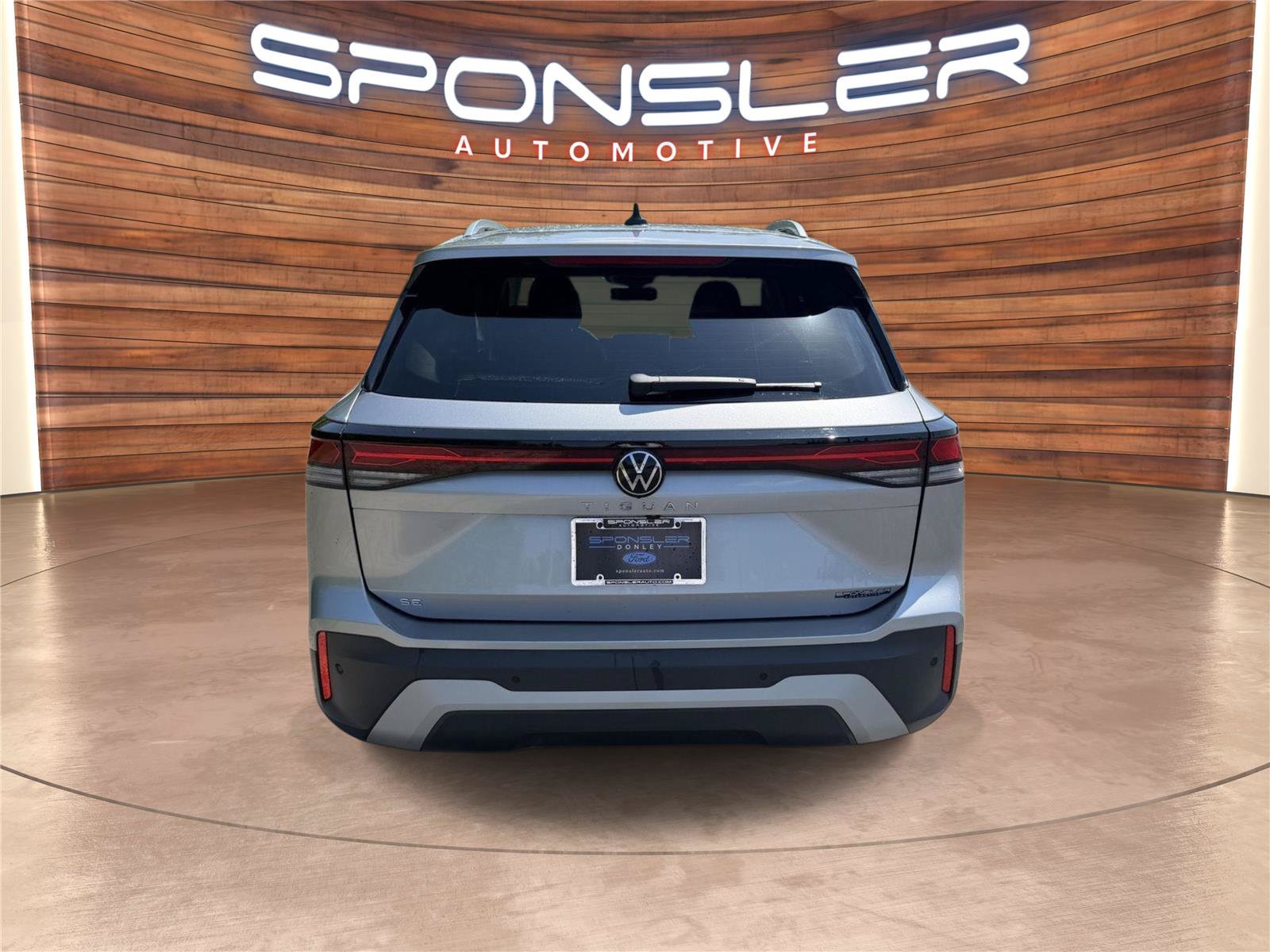 Used 2025 Volkswagen Tiguan SE FWD image 5