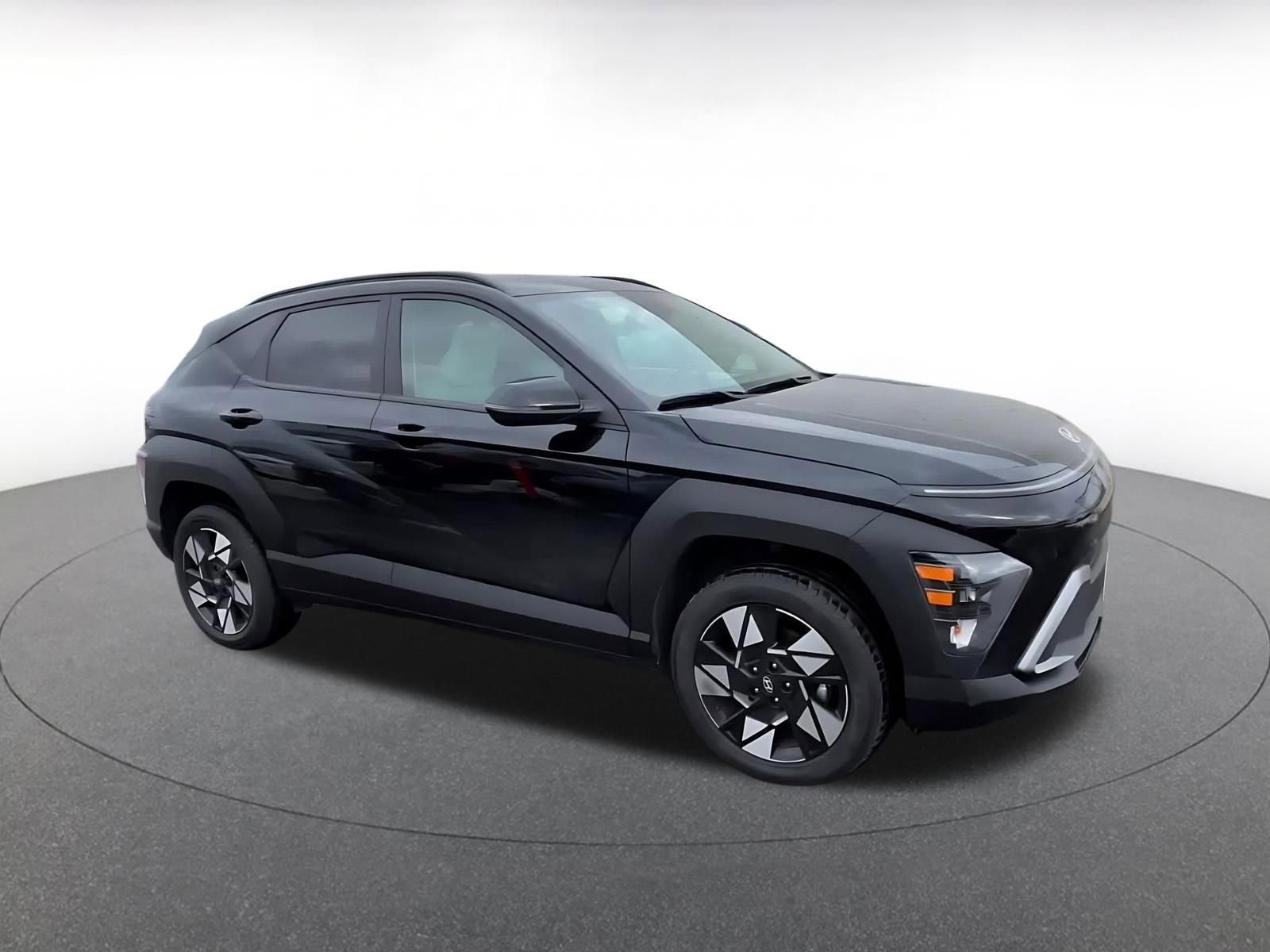 Used 2025 Hyundai Kona SEL image 2