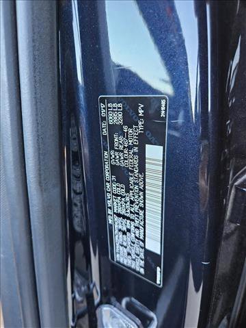 Used 2017 Volvo XC90 T6 Momentum w/ Vision Package image 28