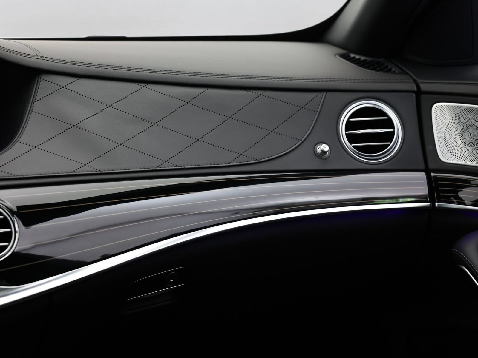Used 2017 Mercedes-Benz Maybach S 600 image 24