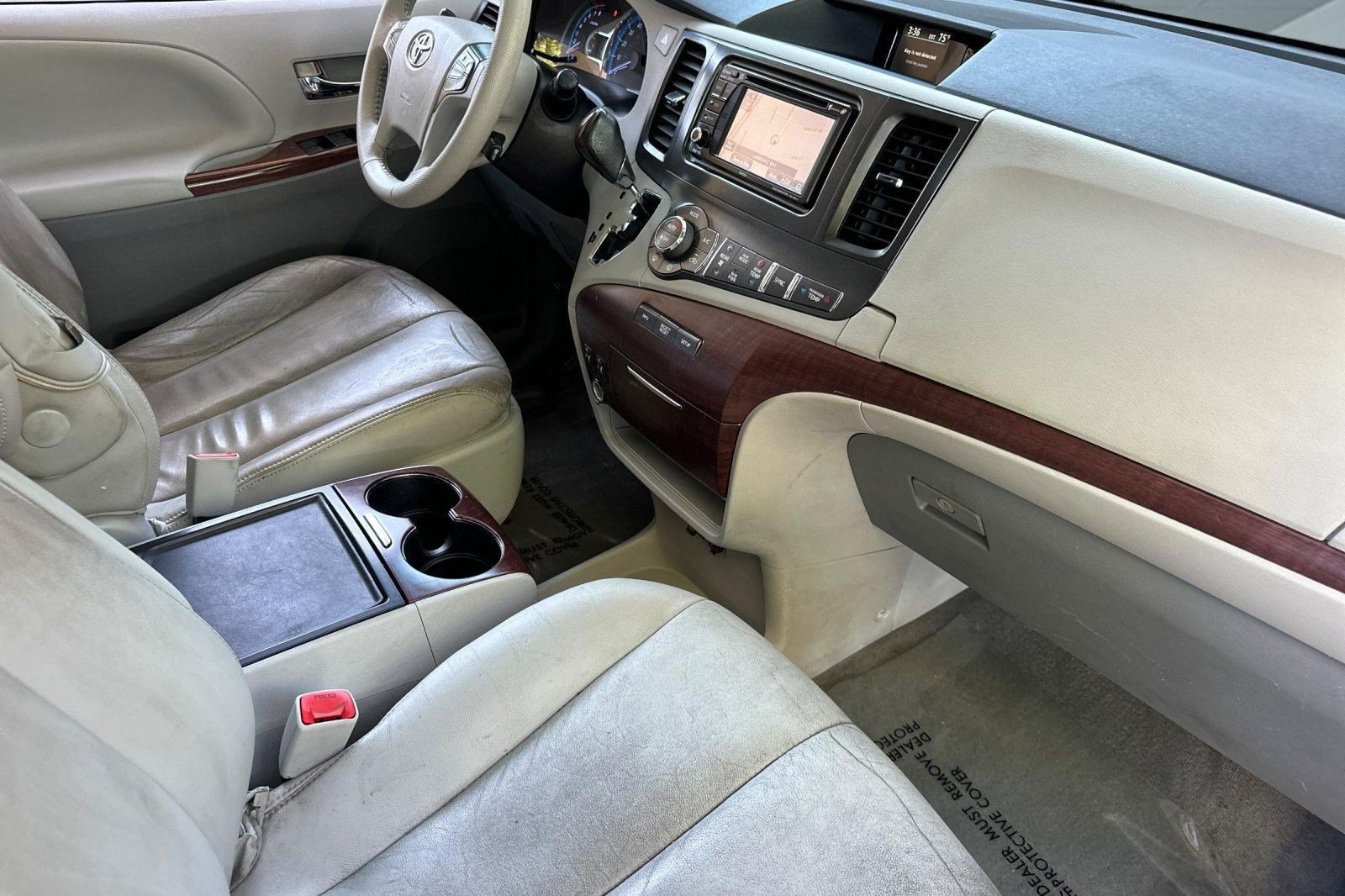 Used 2014 Toyota Sienna XLE FWD image 34