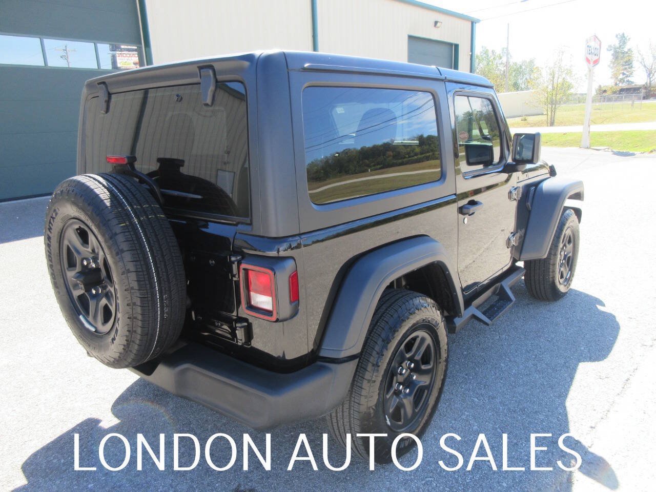 Used 2026 Jeep Wrangler Sport AWD/4WD image 5