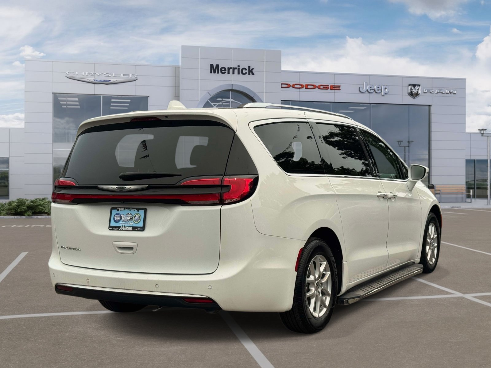 Used 2021 Chrysler Pacifica Touring-L FWD image 6