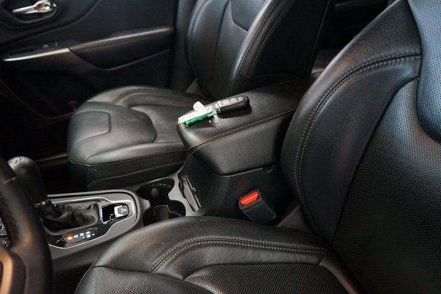 Used 2019 Jeep Cherokee Limited image 27