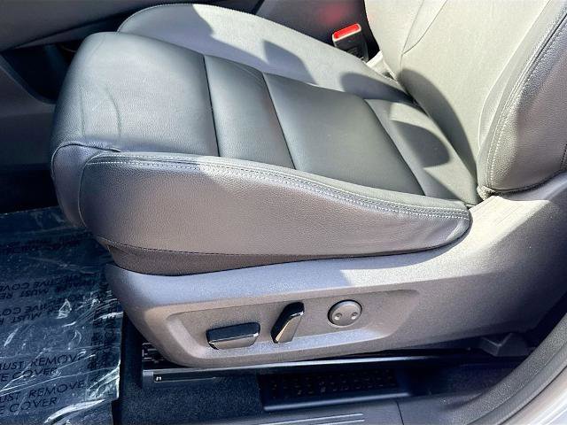 Used 2023 Nissan Rogue SL AWD/4WD image 14