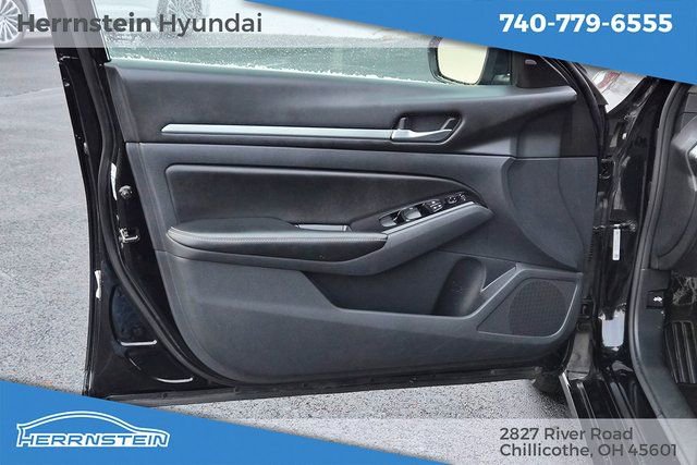 Used 2023 Nissan Altima 2.5 SV image 16
