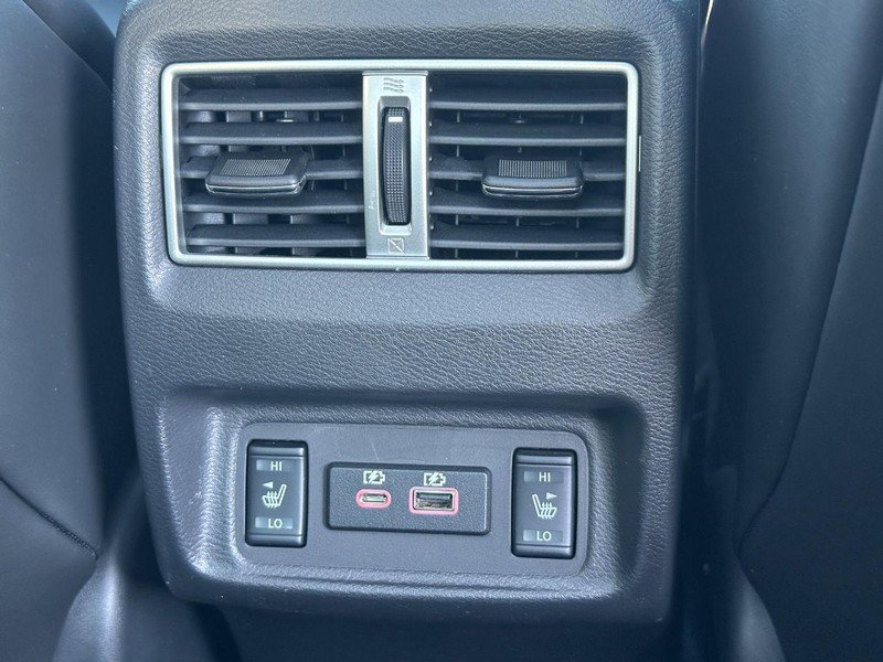 Used 2023 Nissan Maxima Platinum w/ Sport Mat Group FWD image 11