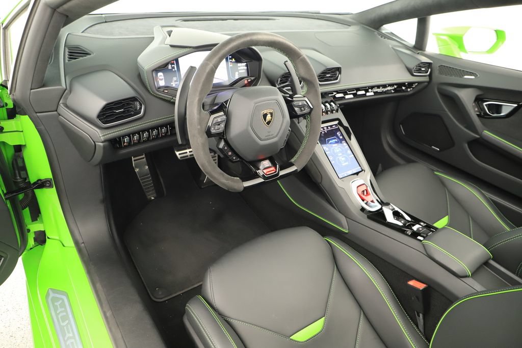 Used 2022 Lamborghini Huracan EVO RWD image 15