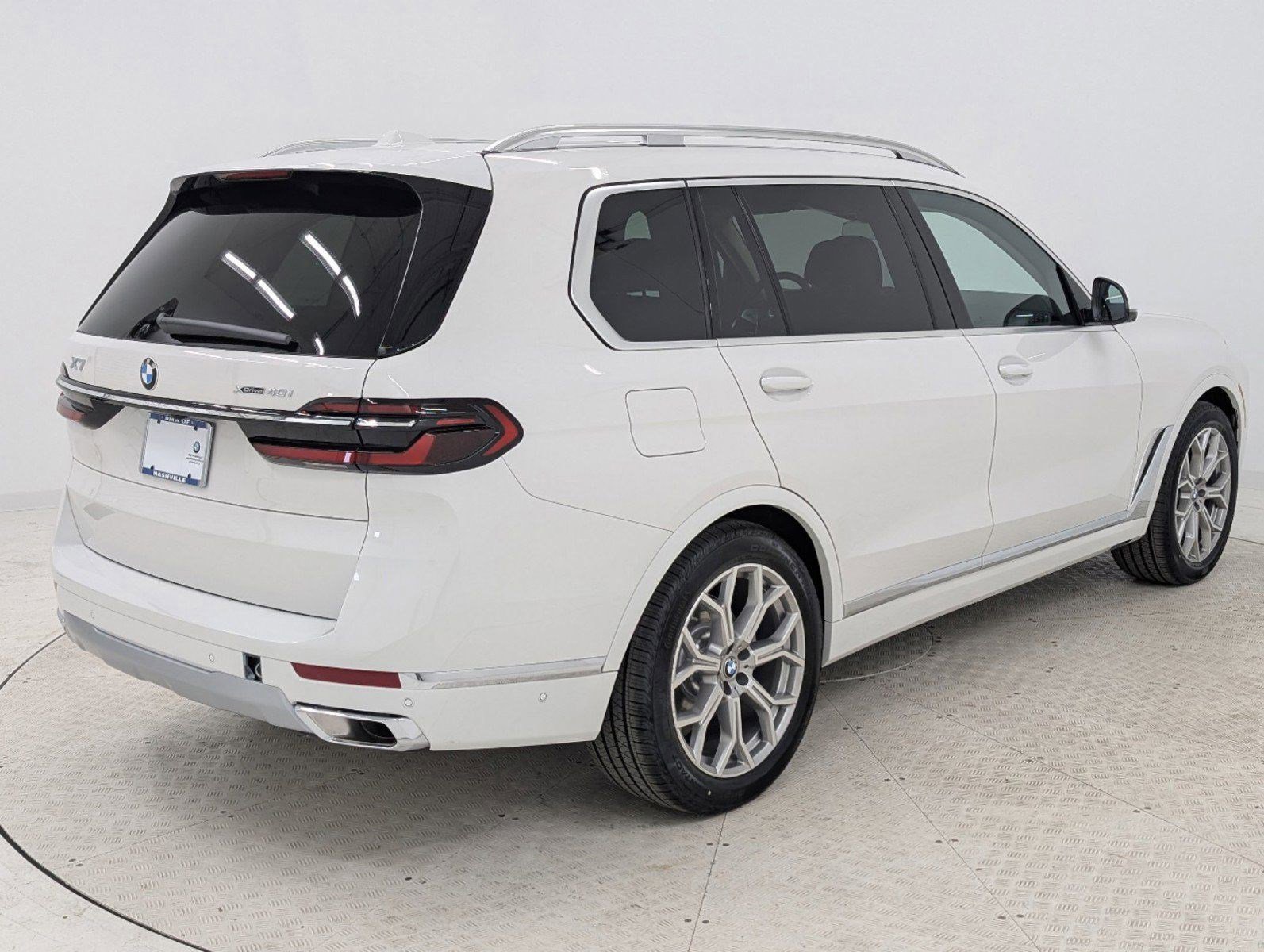 Used 2025 BMW X7 xDrive40i w/ Premium Package image 9