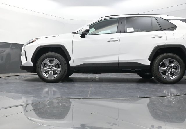 Used 2025 Toyota RAV4 XLE AWD/4WD image 33