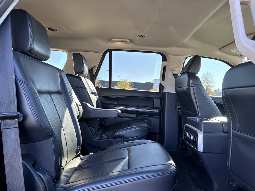 Used 2022 Ford Expedition XLT image 17