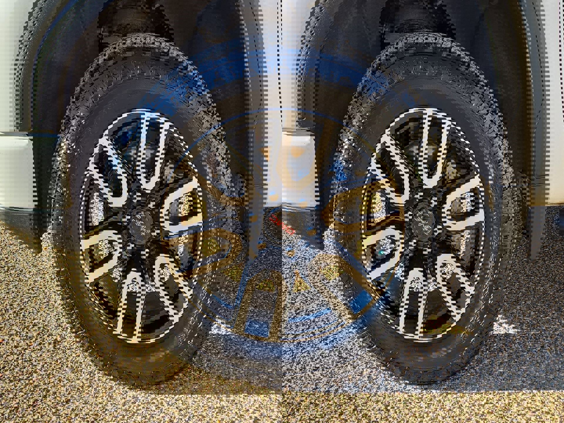 Used 2023 GMC Sierra 1500 AT4 w/ Technology Package image 11