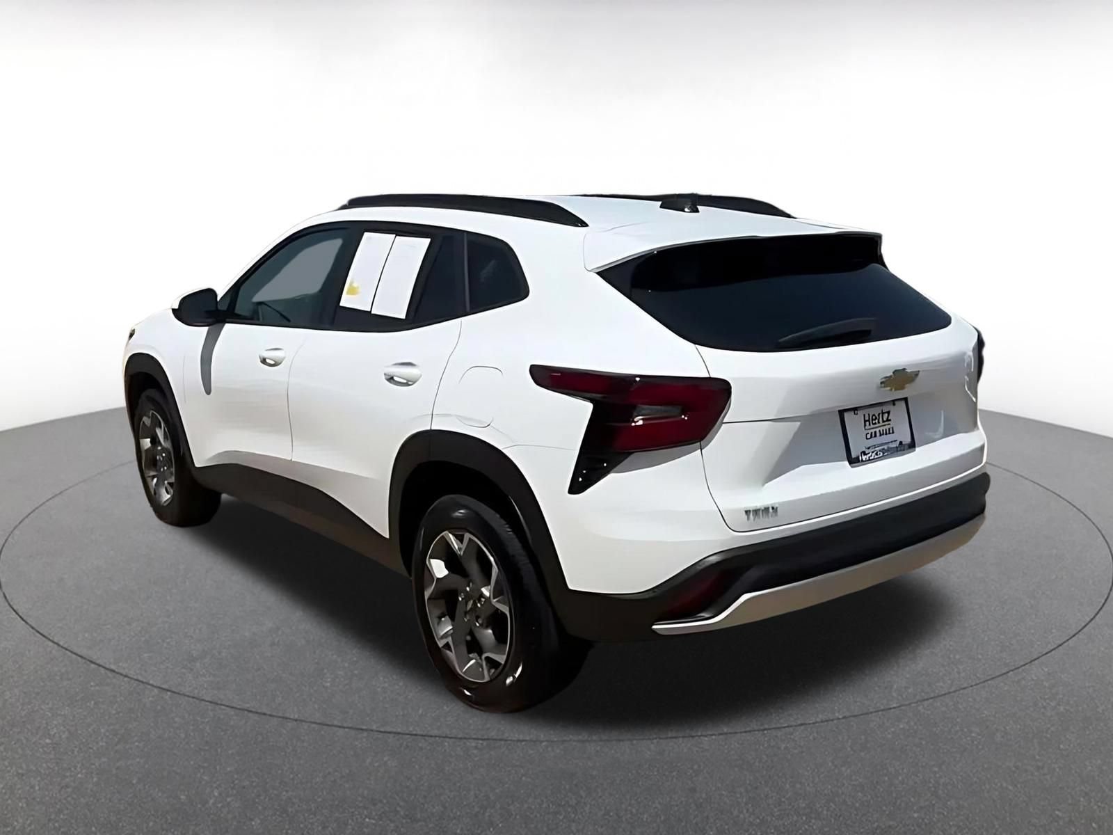 Used 2025 Chevrolet Trax LT FWD image 9