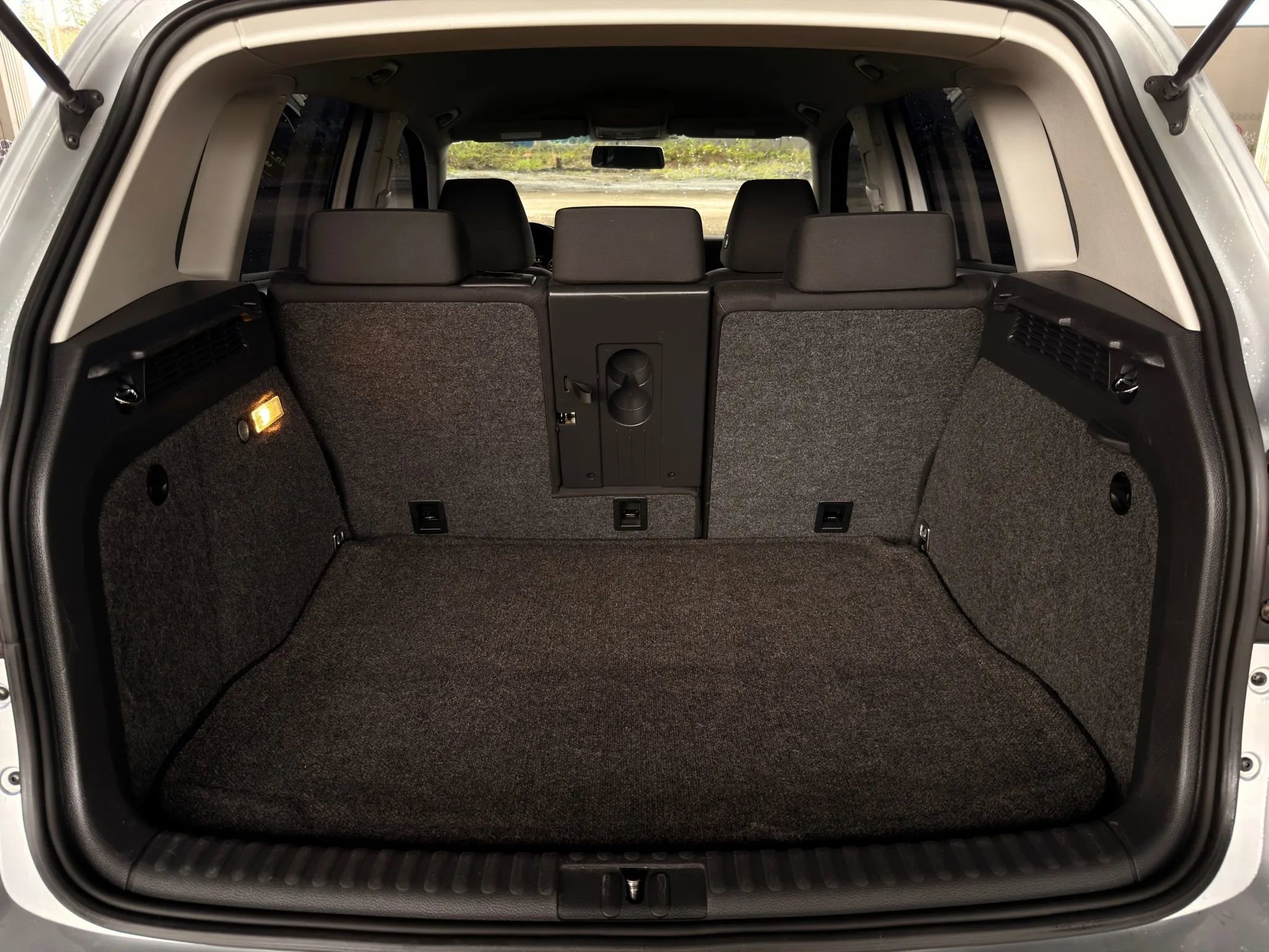 Used 2011 Volkswagen Tiguan S image 32