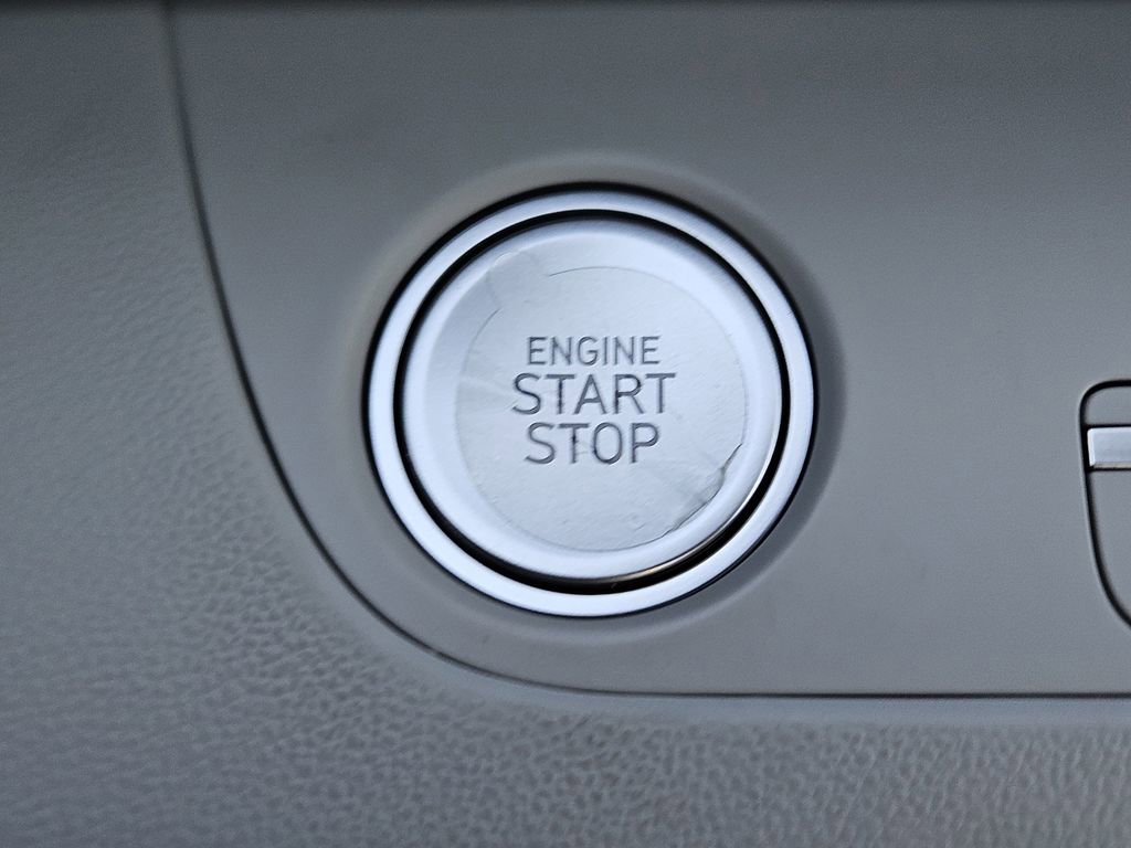 New 2025 Hyundai Elantra Limited FWD image 21