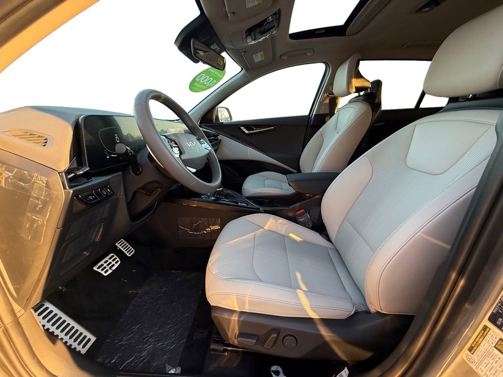 New 2025 Kia Niro EX Touring image 9