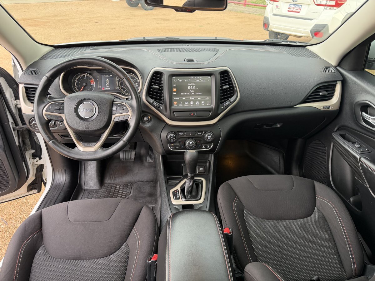 Used 2016 Jeep Cherokee 75th Anniversary FWD image 21