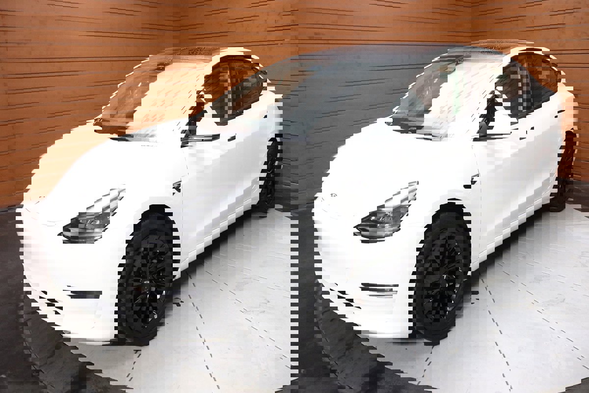 Used 2023 Tesla Model 3 Standard Range image 8
