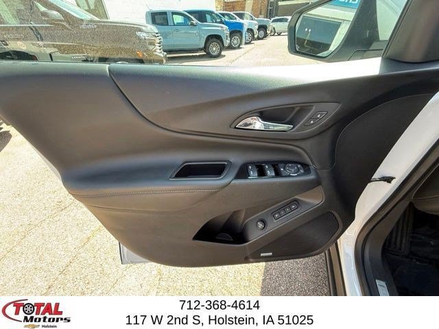 Used 2022 Chevrolet Equinox Premier AWD/4WD image 9