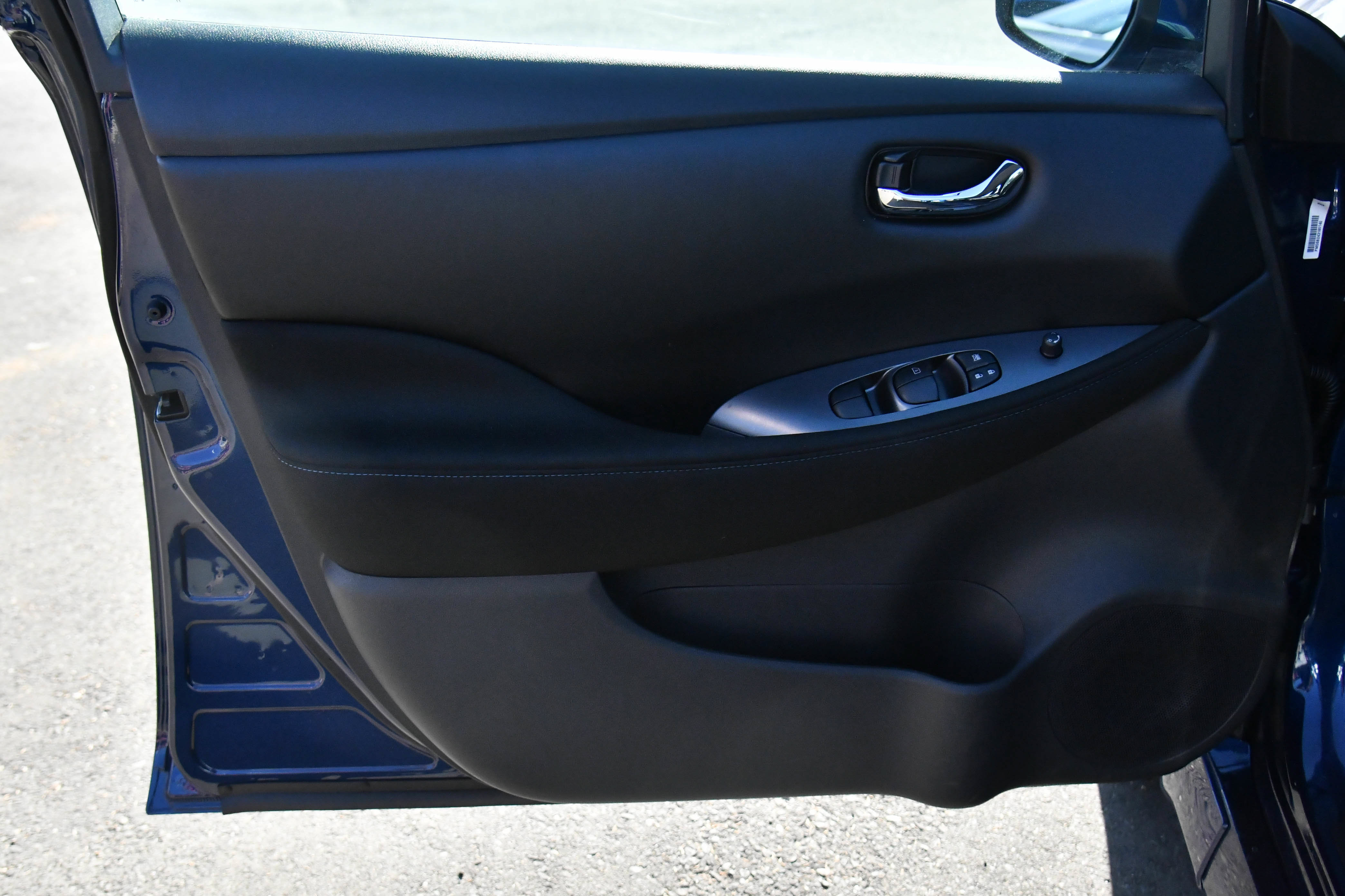 Used 2025 Nissan Leaf S FWD image 13