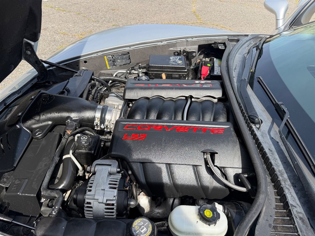 Used 2009 Chevrolet Corvette Coupe w/ Z51 Performance Package RWD image 19