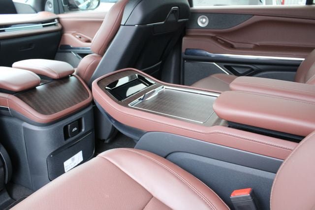 New 2026 Lincoln Navigator Reserve AWD/4WD image 22