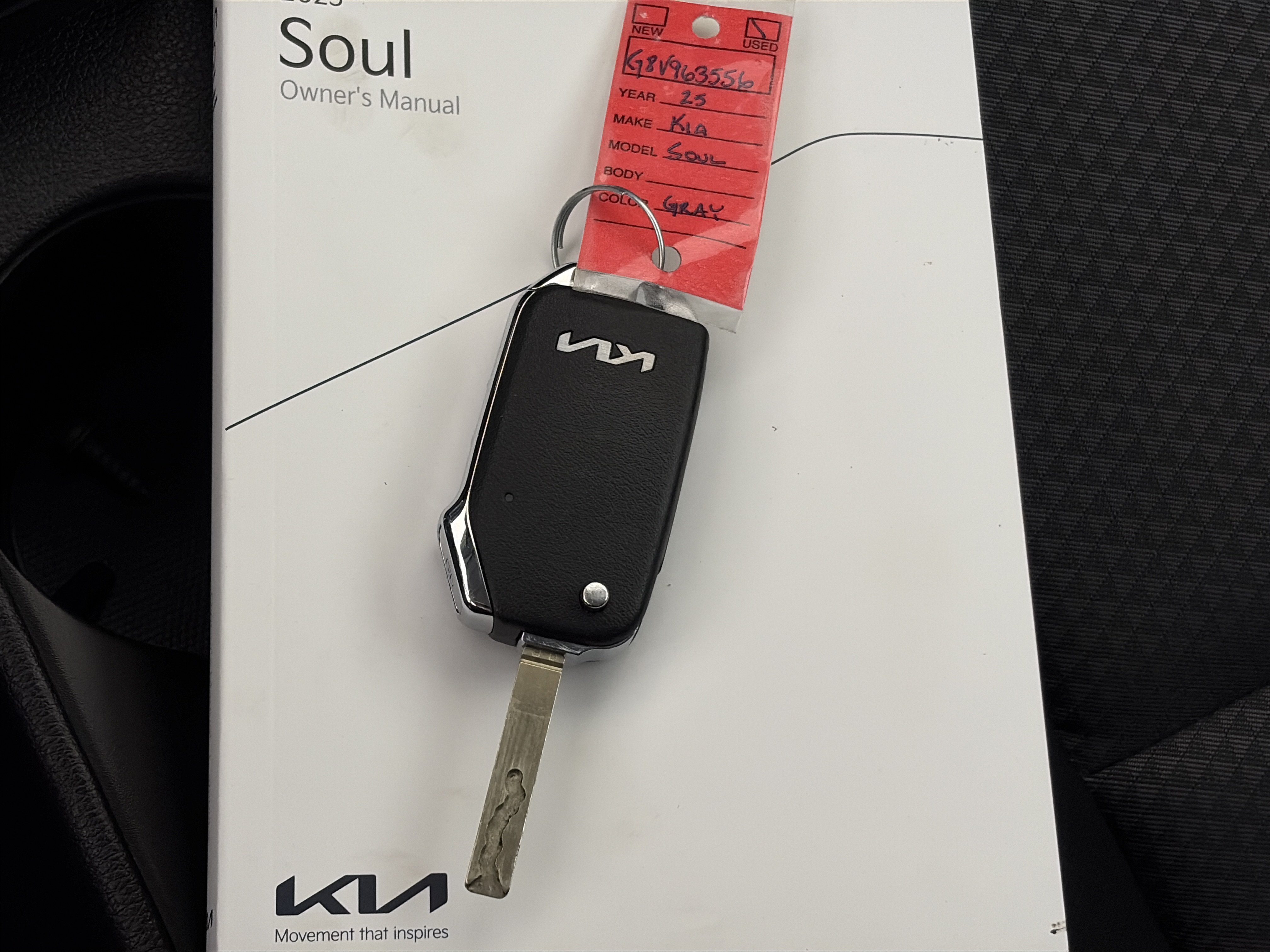 Used 2025 Kia Soul LX w/ LX Technology Package FWD image 32