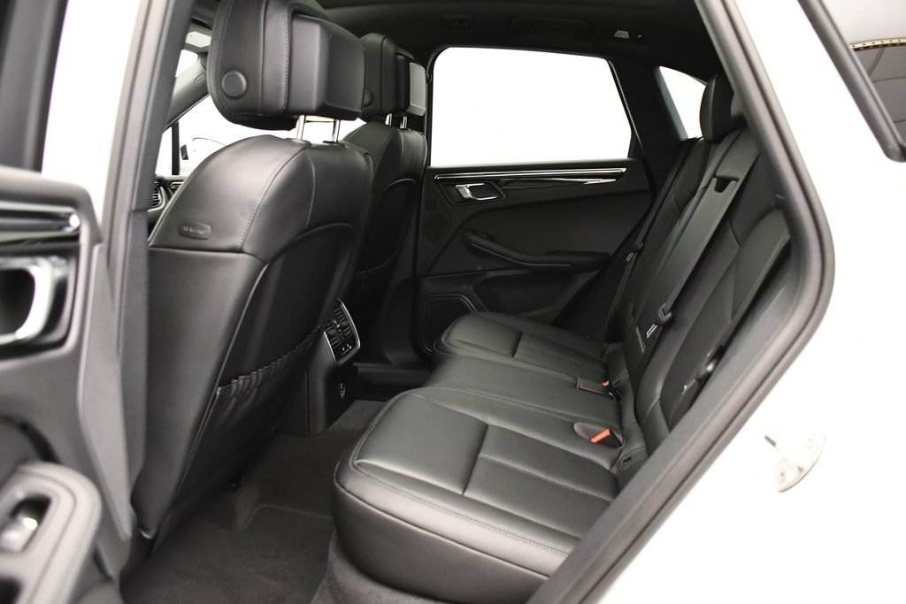 Certified 2026 Porsche Macan AWD/4WD image 45