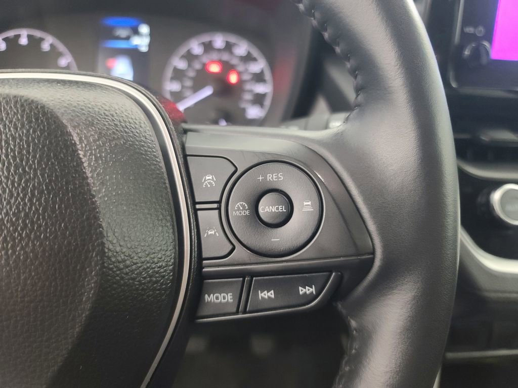 Used 2025 Toyota Corolla Cross LE image 29