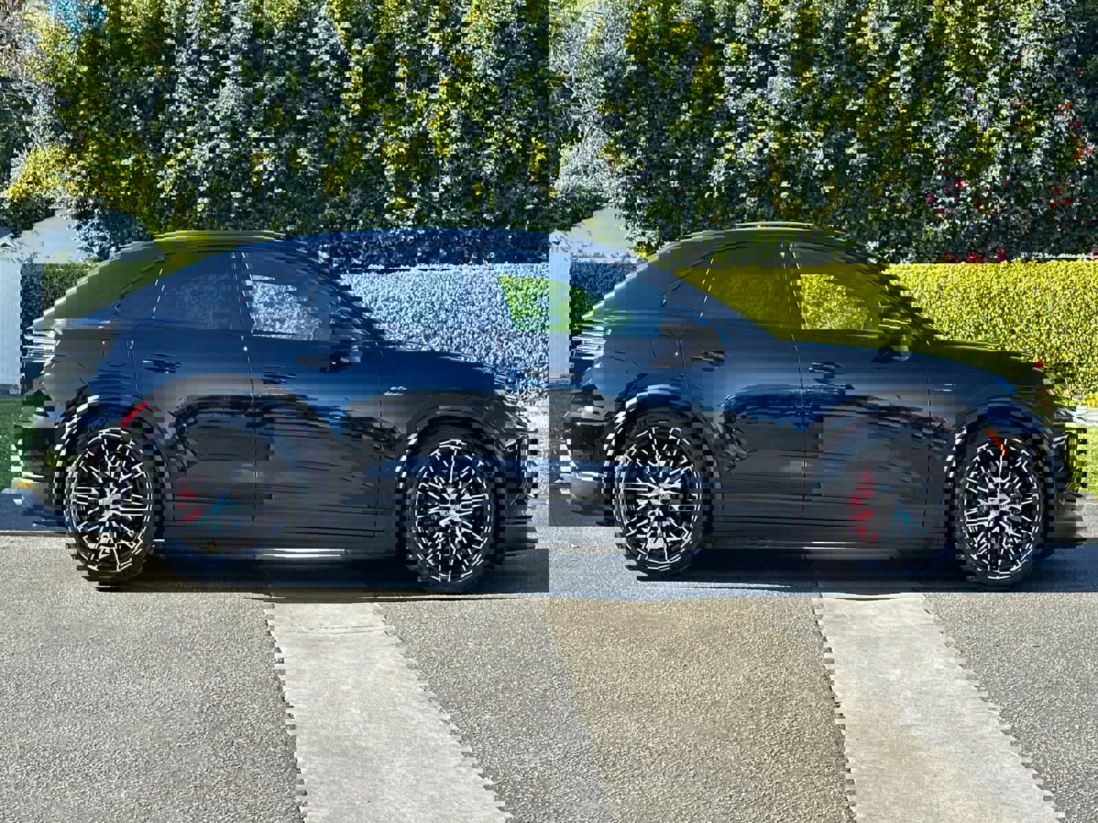 New 2026 Porsche Macan 4S Electric image 9