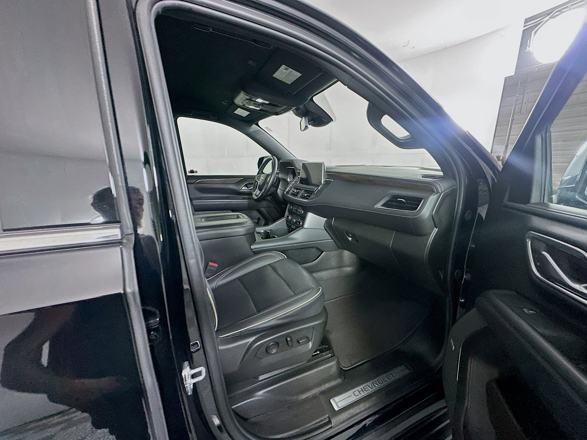 Used 2024 Chevrolet Suburban Premier image 33