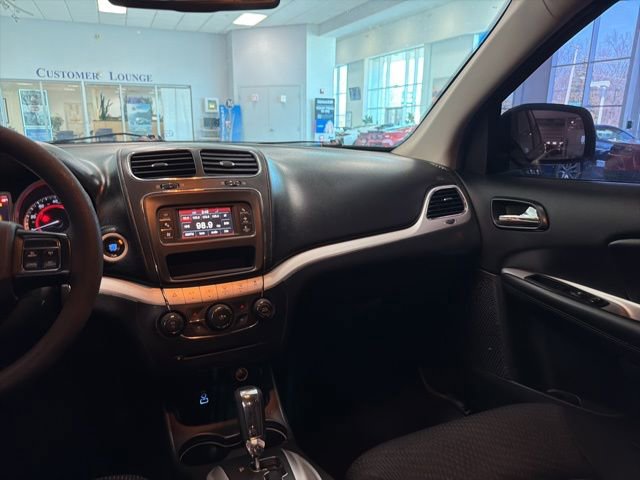 Used 2019 Dodge Journey SE image 22