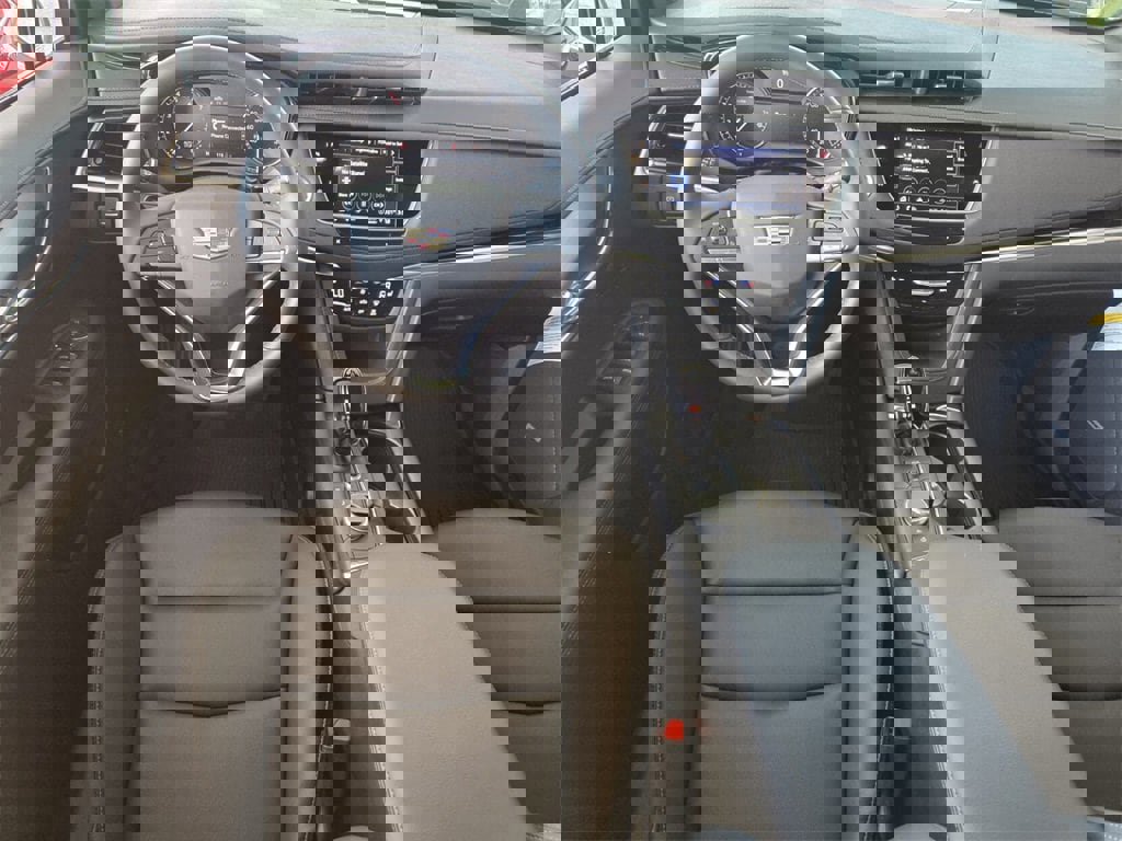 New 2025 Cadillac XT6 Luxury image 11