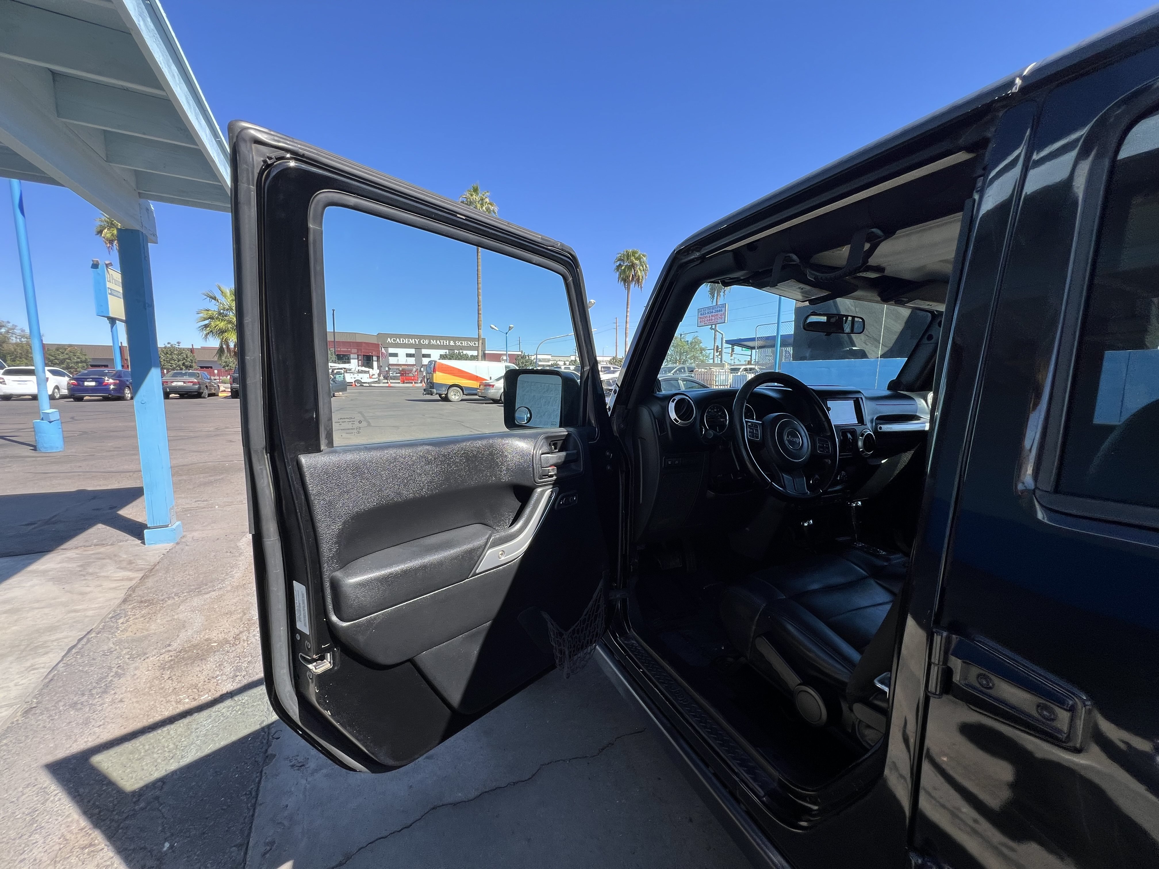 Used 2012 Jeep Wrangler Unlimited Rubicon w/ Connectivity Group AWD/4WD image 9
