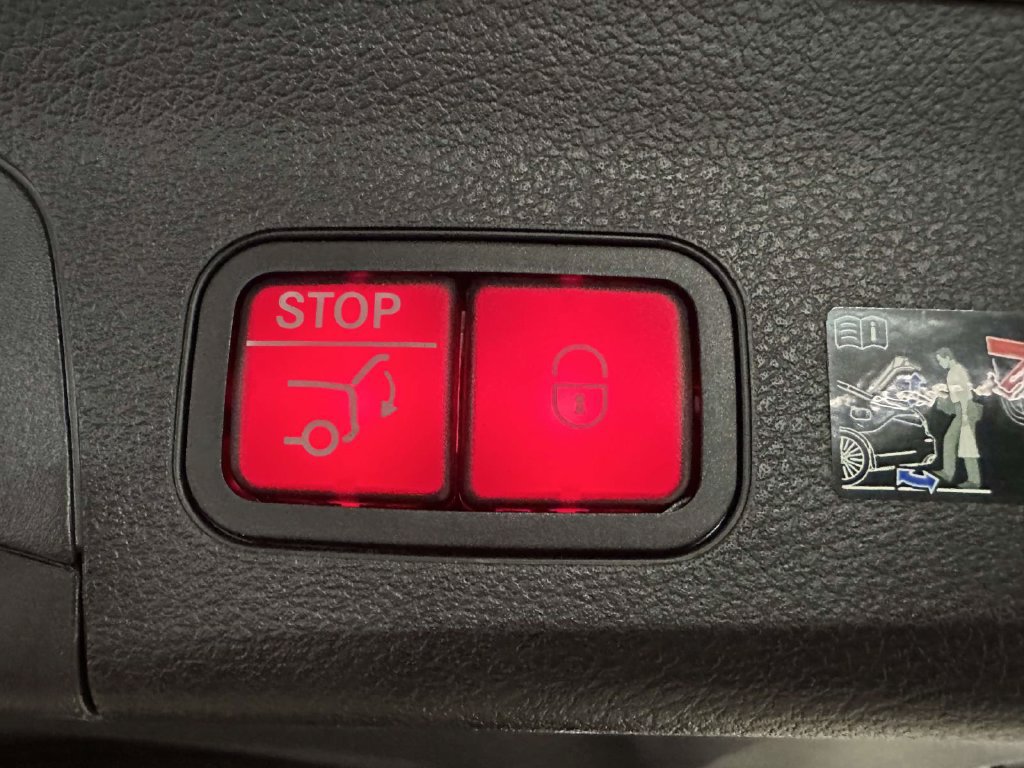 Used 2025 Mercedes-Benz GLS 450 4MATIC w/ AMG Line Exterior image 13