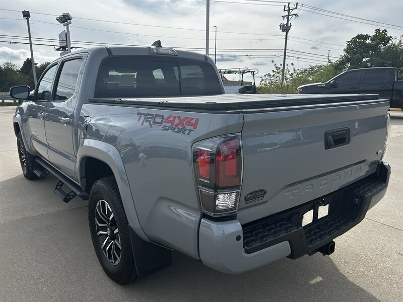 Used 2020 Toyota Tacoma TRD Sport w/ TRD Premium Sport Package AWD/4WD image 5
