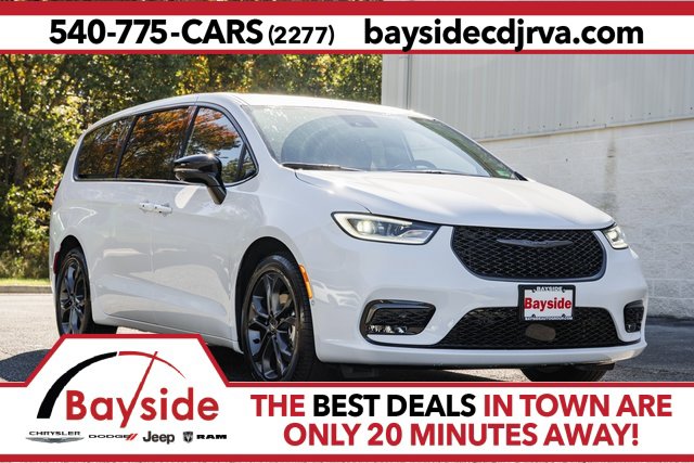 New 2026 Chrysler Pacifica Select